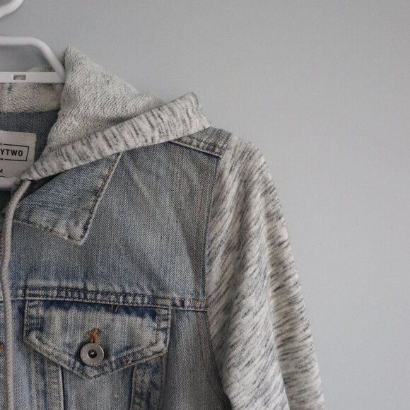 EightyTwo Women's Blue Sz M Light Wash Buttoned Knit Hooded Denim Jacket - Picture 5 of 13